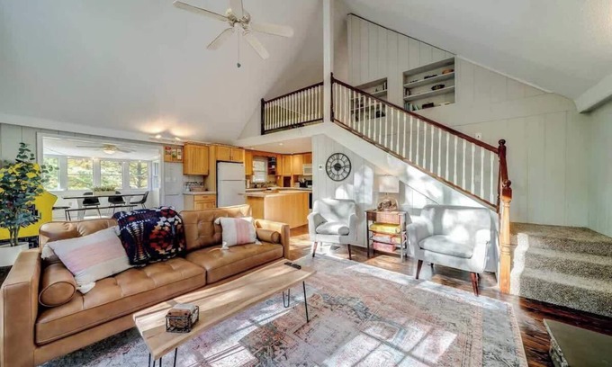 The Woods Cabina | Fire Pit, Arcade Games, Deck, Grill & Pool Access