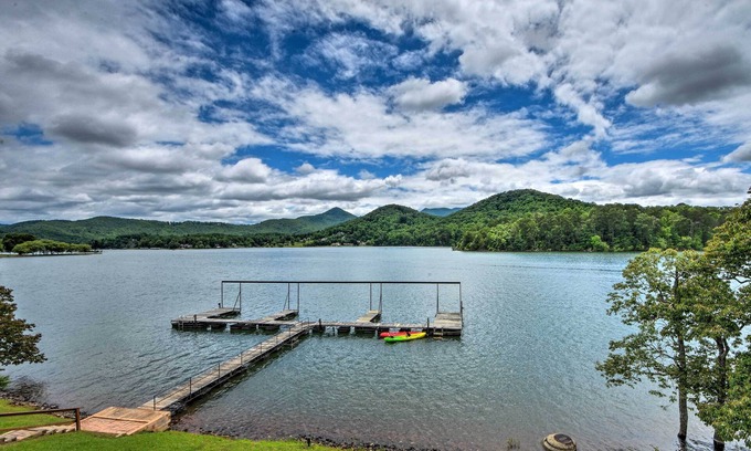Hiawassee Casa | Townhome w/ Fire Pit & Boat Dock: Pets Welcome!