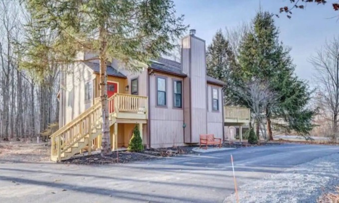 Long Pond Casa | Fire Pit/Grill/Fireplace/Kalahari water park /Mountain Creek Resort