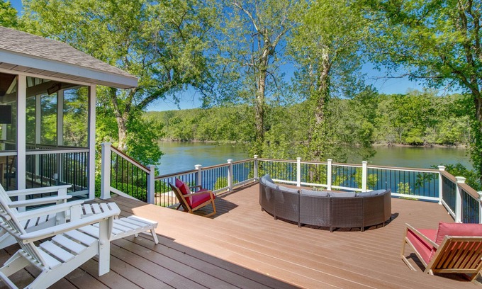 Mountain Home Casa | Fire Pit & Grill: Riverfront Home in Arkansas!