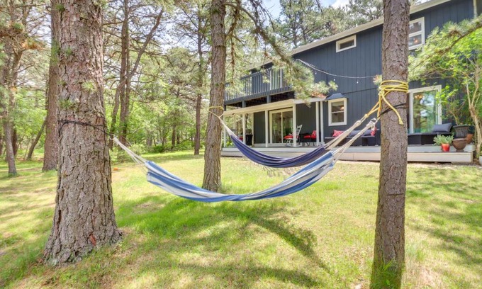 Long Pond Casa | Fire Pit, Kayaks and Hammocks Long Pond Home!