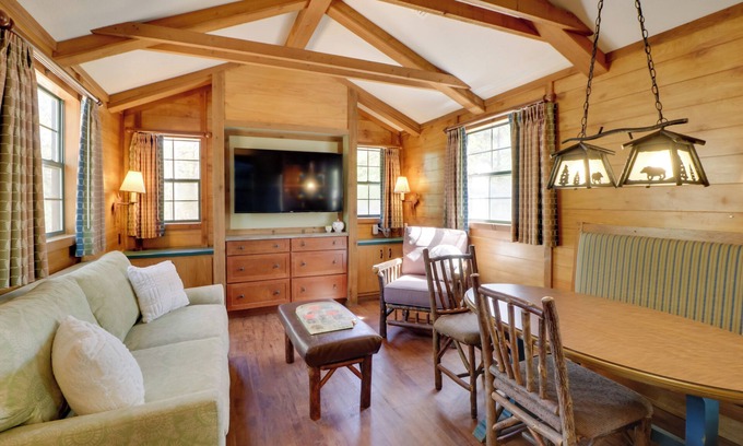 Heflin Cabina | Fire Pit + Lake Access: Cabin Retreat in Heflin