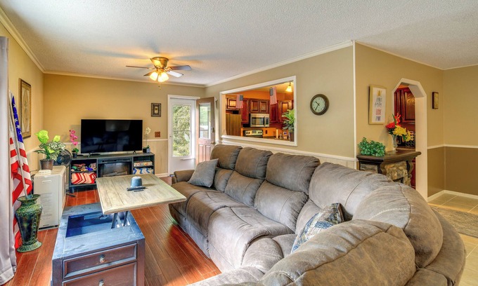 Sparta Casa | Fire Pit & Mountain Views: Quiet Sparta Getaway