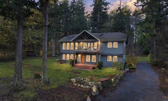 Lummi Island Casa | Fire pit, On-Site Hiking. Private, Calm, Quiet and Peaceful