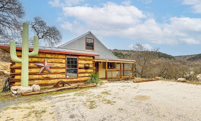 Tarpley Cabina | Fire Pit, Views: Peaceful Texas Hill Country Cabin