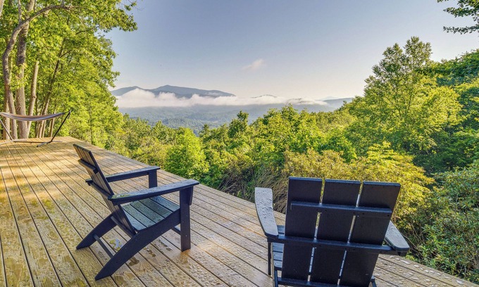 Spruce Pine Apartamento | Fire Pit & Views: Pet-Friendly Spruce Pine Studio
