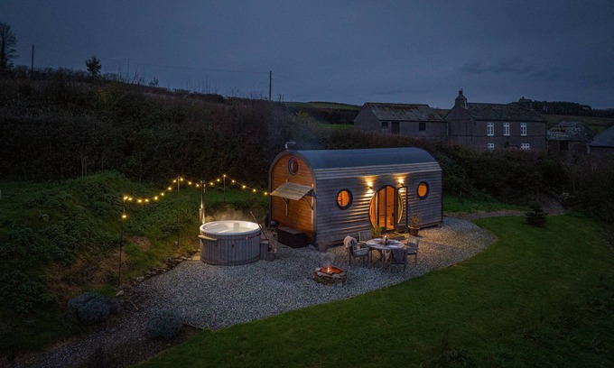 Holbeton Cabaña | Firefly - a maisonette that sleeps 4 guests in 2 bedrooms