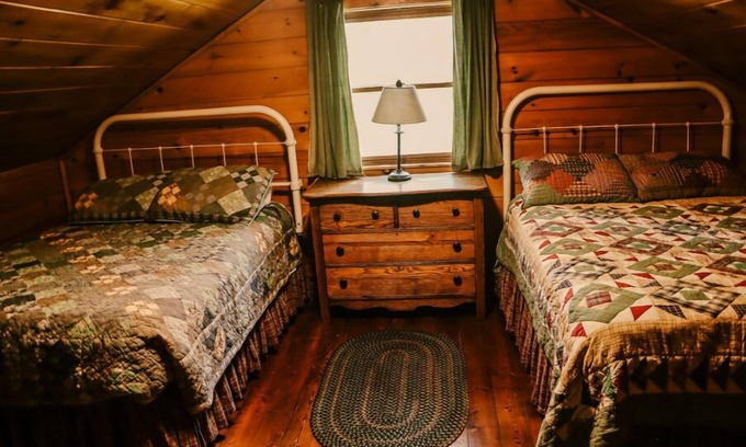 Candler Cabina | Firefly Cabin: 2-night minimum
