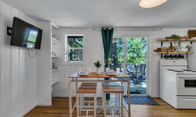 Kimberling City Casa | Firefly Cottage cabin