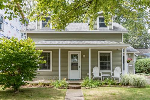 South Haven Casa | Firefly Cottage - close to beach & town!
