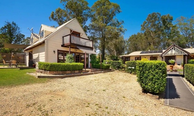 Firefly Casa | Firefly Resort: House & Cottage on 10 acres. BBQ deck, pool, tennis court, lawns