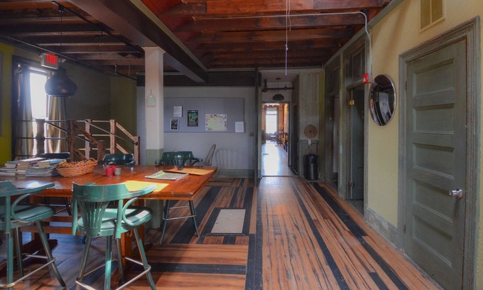 Upper South Providence Apartamento | Firehouse | Parking | Perfect for Big Groups!