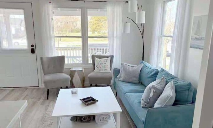 Cape Charles Casa | Firepit/BBQ, Minutes to Beach & Park | Deja Blu II