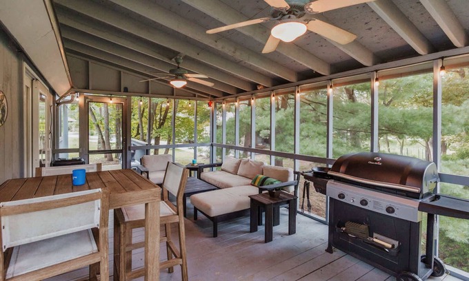 The Woods Chalet De Esquí | Fireplace, Fire Pit, Covered Porch & Resort Access