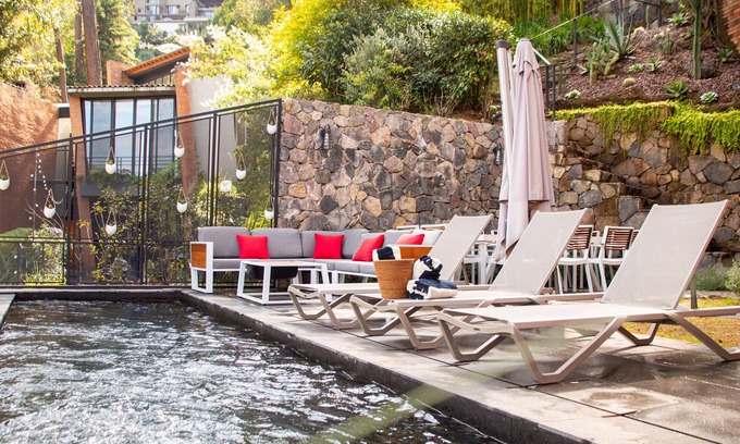 Valle de Bravo Villa | Chimenea, infinity pool climatizada y jacuzzi con vista al lago.