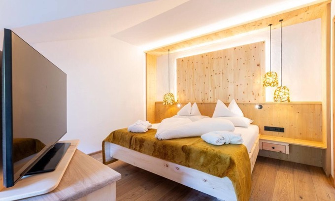 Haus Casa | "Fireplace Suite" with shower, WC (1-3 n.) - Natur- und Wellnesshotel Höflehner