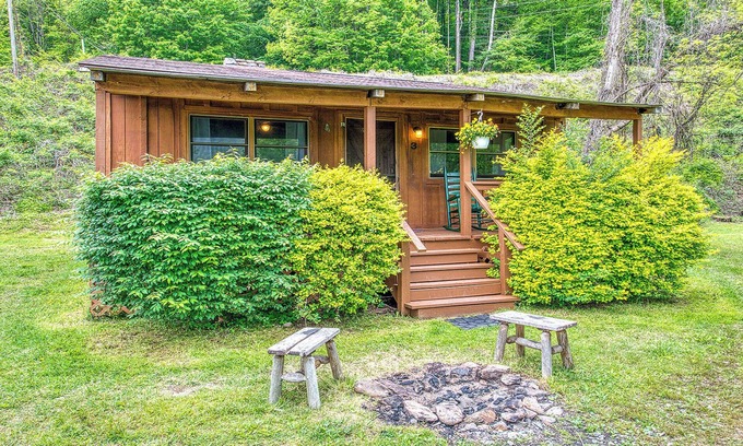 Maggie Valley Cabina | Fireside Cottage 3