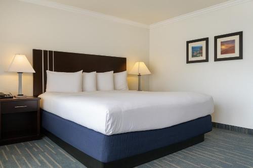 Morro Bay Hotel | Fireside Inn