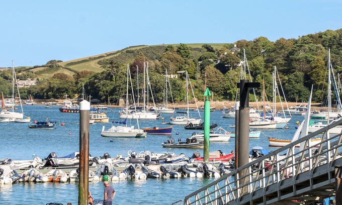 Salcombe Cabaña | Firm Anchor