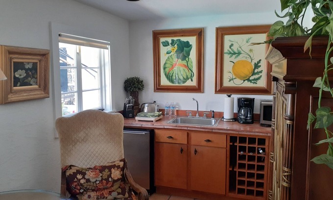 Old Northwood Cabaña | First Class Accommodations in West Palm Beach Florida - Unit Number #1