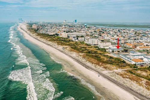 Brigantine Apartamento | First-Floor Brigantine Condo Steps to Ocean!