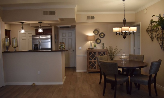 North Scottsdale Condominio | Condominio en el primer piso en la deseable ubicación de North Scottsdale