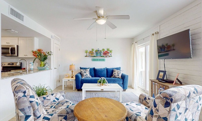 Cinnamon Shore Condominio | First Floor Condo, Shared Pool and Grill, Boardwalk