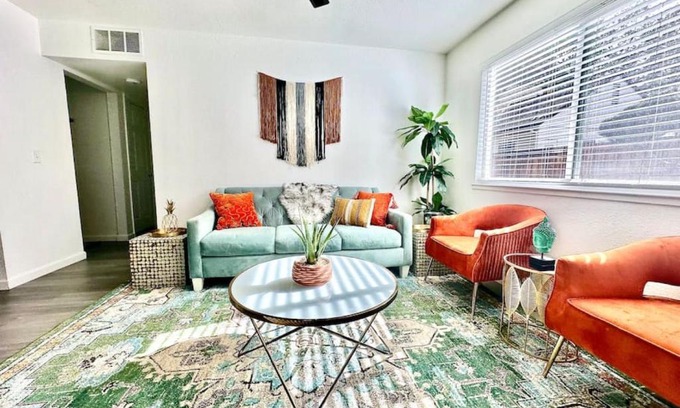 Downtown Sacramento Apartamento | First floor gated, central and remodeled apartment