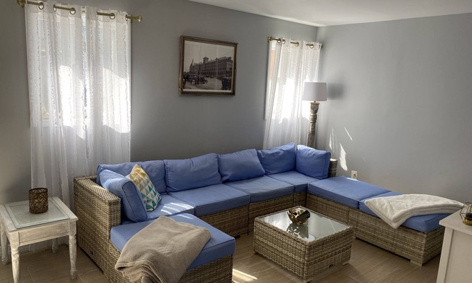 Beach Haven Condominio | First Floor Oceanside 2 BR Condo in Beach Haven. Great Central Location!