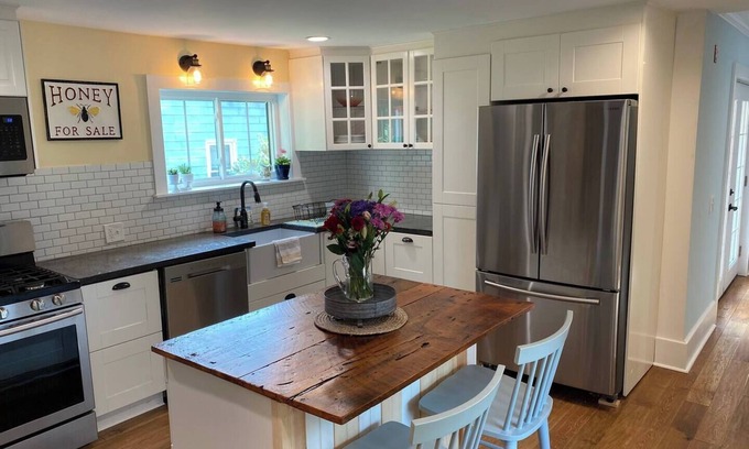Kennebunk Apartamento | First floor unit | private deck with grill