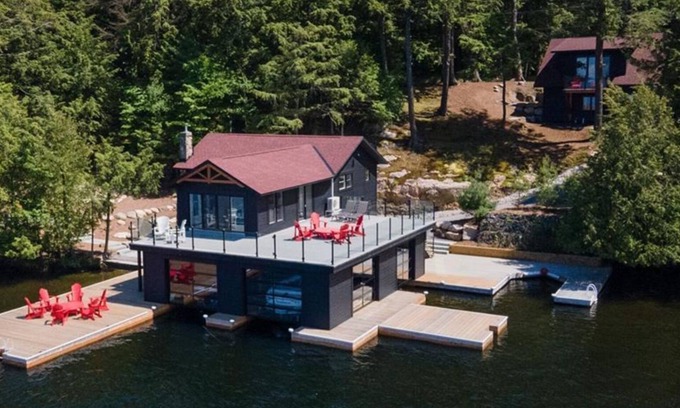 Port Carling Cabaña | FIRST SUMMER AVAILABLE FOR RENT! Renovated 3 Bedroom Boathouse on Lake Rosseau
