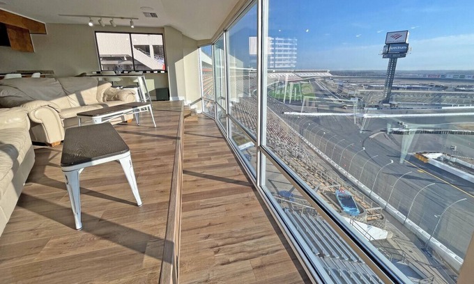 Concord Condominio | Condominio de primera vuelta en Charlotte Motor Speedway