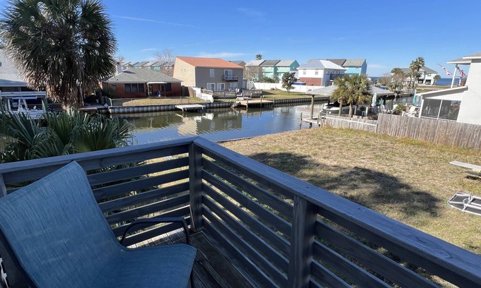 Gulf Breeze Casa | Fish, Grill, Relax |Gulf Breeze Fish Camp |2BR Canal Front Home |Close to Pensacola & Navarre Beach