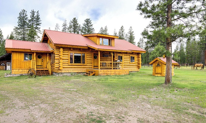 Seeley Lake Cabina | Fish & Hike: Seeley Lake Cabin on 2 + Acres!