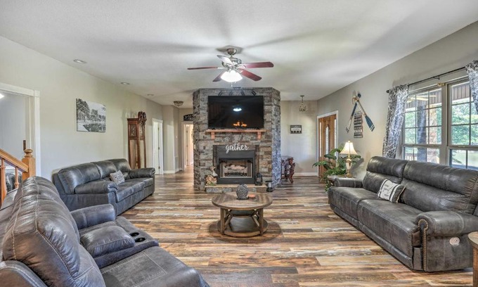 Trenton Casa | Fish, Kayak and More Lakefront Georgia Home