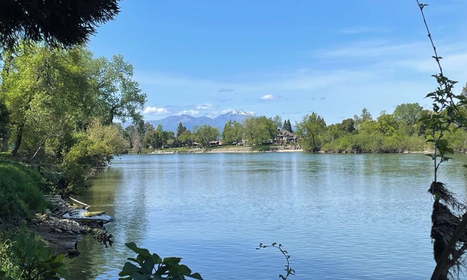 Cascade Casa | ¡Pescado en el río Sacramento!