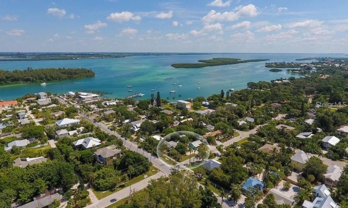 Longbeach Village Casa | Fisherman's 3 Bedroom Island Village Hideaway! Steps to the Sand
