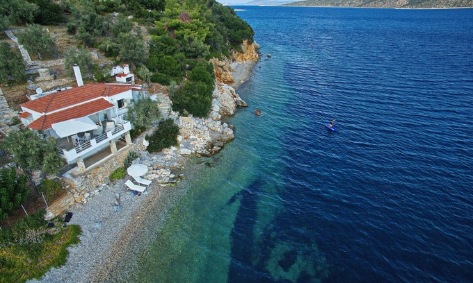 Nimfea Cabaña | Fisherman's Cottage, Villa privada en la playa cerca de Kalamakia Alonnisos