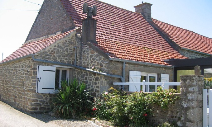 Gatteville-le-Phare Casa | Fisherman's house, 3 bedrooms, garden with sea view, pets allowed