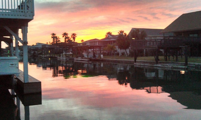 Galveston Cabaña | Paraíso de los pescadores: el canal más cercano a cebo, gas, restaurante y bar en barco