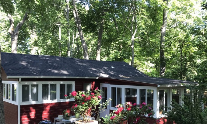 Shelter Island Heights Casa | Fishermans Cottage near Crescent Beach