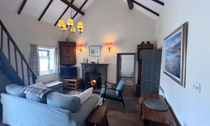 Llaneilian Cabaña | Fisherman’s Cottage by the Beach and Lighthouse