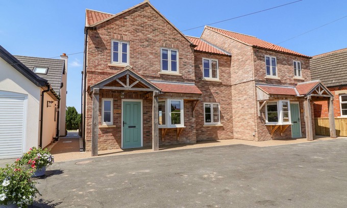 Newton on Derwent Cabaña | FISHERMANS LODGE, pet friendly, with a garden in Wilberfoss
