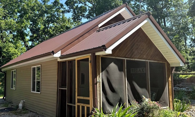 Warsaw Casa | Fisherman’s Paradise at The Lake. Charming 2 bedroom house by the lake in Warsaw