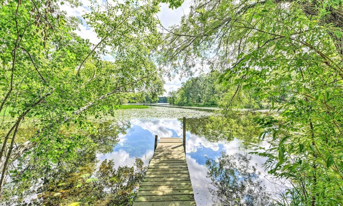 Rice Lake Casa | ¡NUEVO! Casa de familia w / Dock & Fire Pit en Rice Lake!