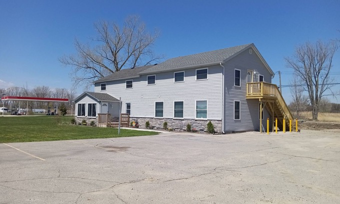 Pearl Beach Casa | Fishermen will love this spacious building! Plenty of parking for their toy's!