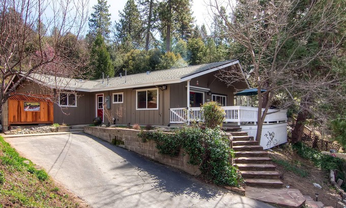 Yosemite Forks Casa | Sin gastos de limpieza! Bañera de hidromasaje, WiFi, aire acondicionado, cerca de Yosemite y Bass Lake! La casa de los Oasis de los Pescadores ...