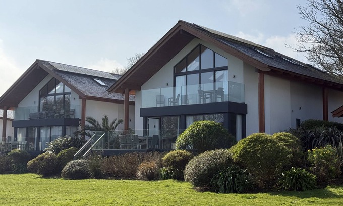Carbis Bay Villa | Fishers View - a lodge that sleeps 10 guests in 5 bedrooms
