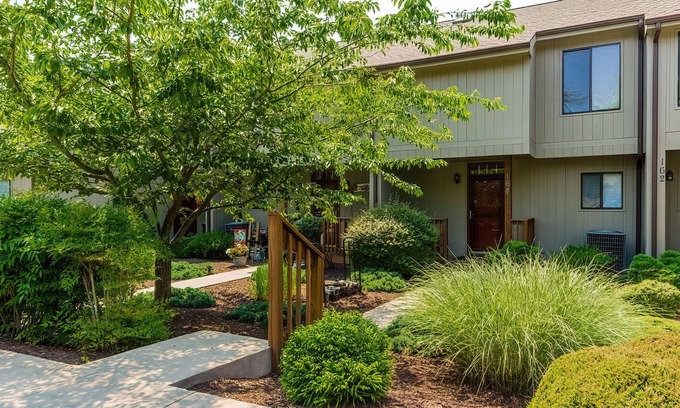 The Woods Casa | Fishhook Cluster on the Lake Townhome, 3 Decks to Enjoy Nature and Lake Views