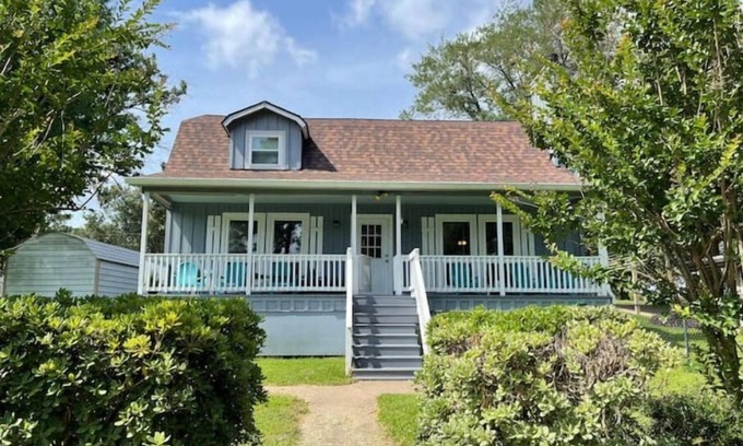 West Livingston Casa | Fishing adventure Lakefront home w/fenced yard
